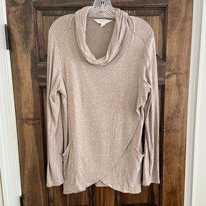 Magnolia Grace (Stitch Fix) Top. Has pockets!